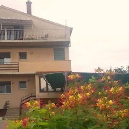 Apartments And Rooms Ognjen - Family Apartments With Free Parking Betina  Exterior foto